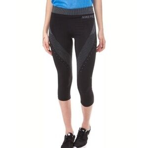 NIKE PRO black Limitless Training Capri leggings woman’s size XL